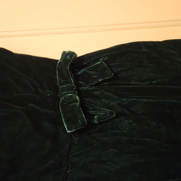 Custom made green velvet gown! - Picture 2 of 11